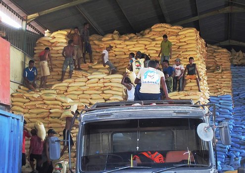 Bags of rice being unloaded at a warehouse in Dili, East Timor <br/>Photo: © David Stanley (flickr)
